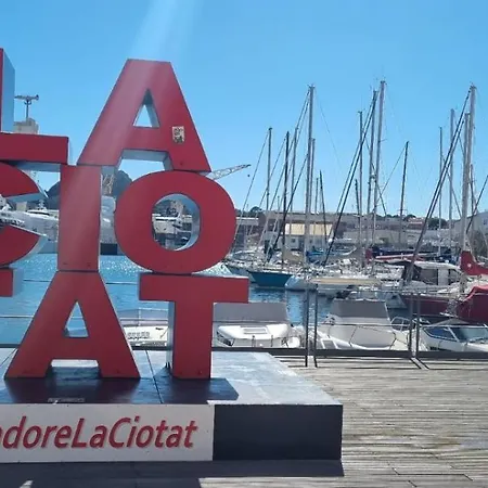 Le Red Sofa, Coeur De Apartmán La Ciotat